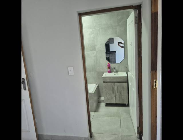 1 BEDROOM FLAT TO LET IN MONTCLAIR